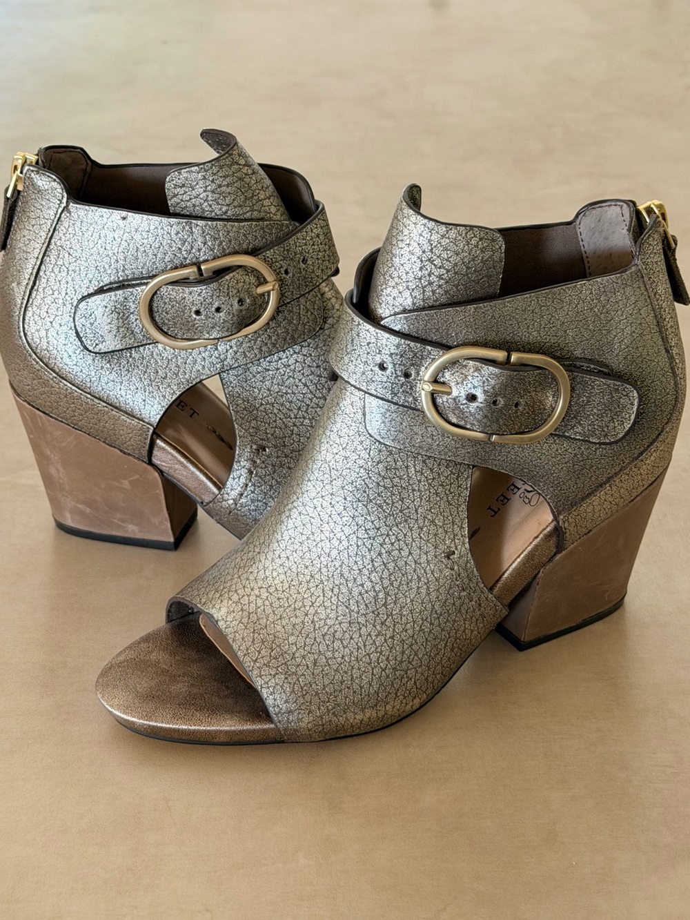 NAKED FEET Leather Metallic Gold Cutout Block Heel Sandals with Buckle (Size 7)